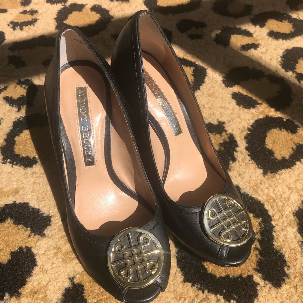 Size 6 Woman’s Open Toe Wedges